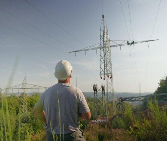 Arbeiten an einer 110 kV Trasse werden durchgeführt